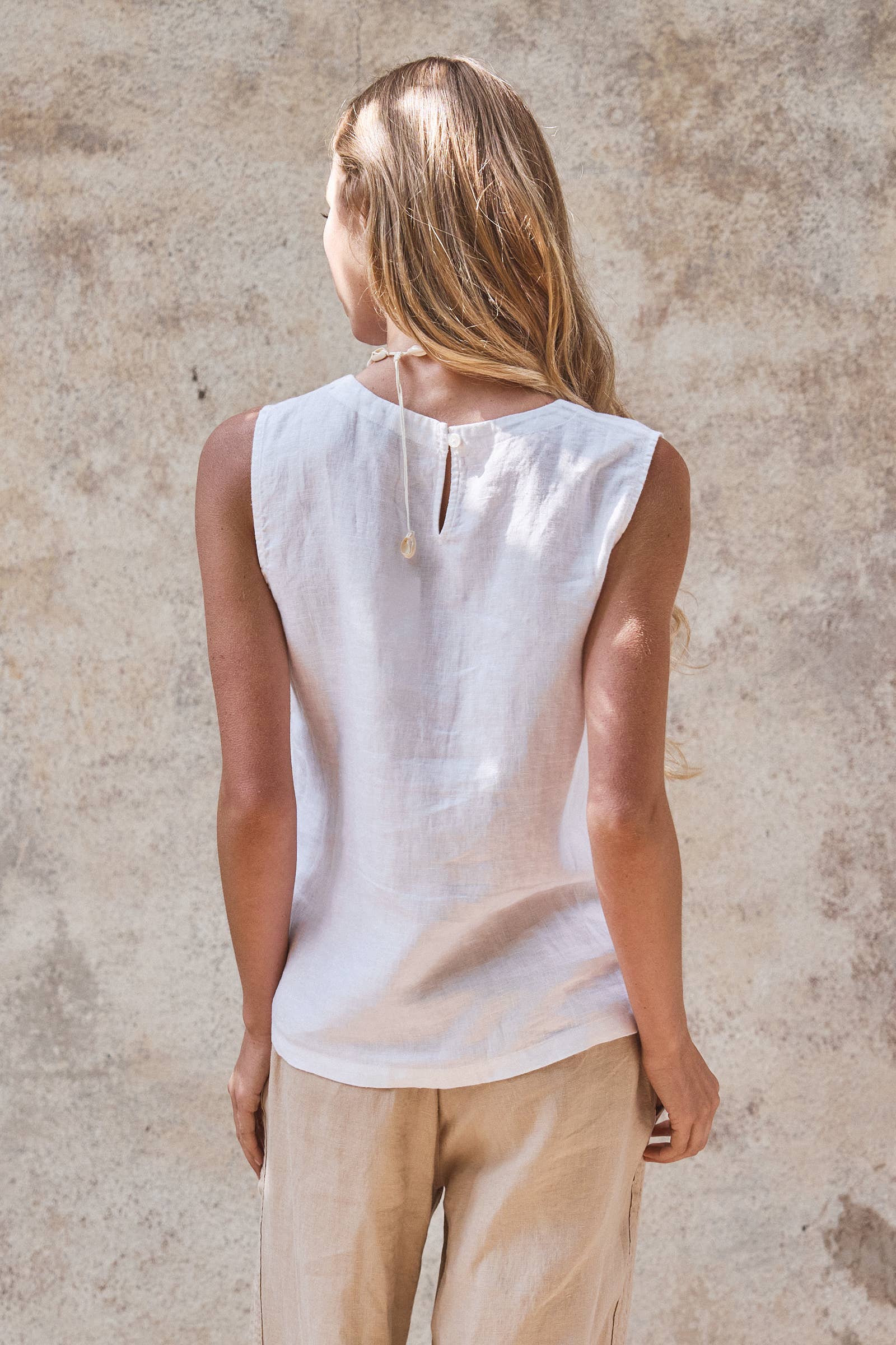 Keyhole Back Linen Sleeveless Top